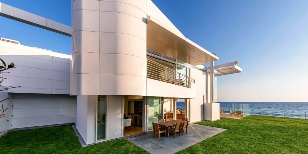 Eli Broad Gives Sleek Malibu Beach House A 5 5 Million Price Chop 1200x600 1 1024x512
