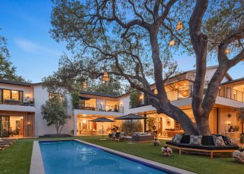 UPDATE: Joe Jonas and Sophie Turner Get $15.2 Million For Encino Home