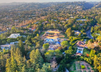 Did Snapchat CEO Evan Spiegel Spend $100 Million On An Unfinished L.A. Mansion?