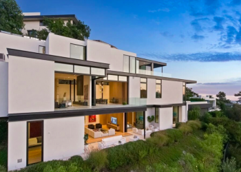 Ariana Grande Sells Bird Streets Property