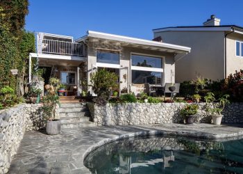 Listing of the Day: Canyon-Facing Coastal Living